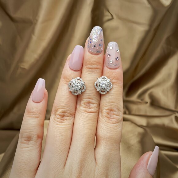 NEW Certified 1ct. t.w. Moissanite Clover Stud Earrings - Picture 4 of 5